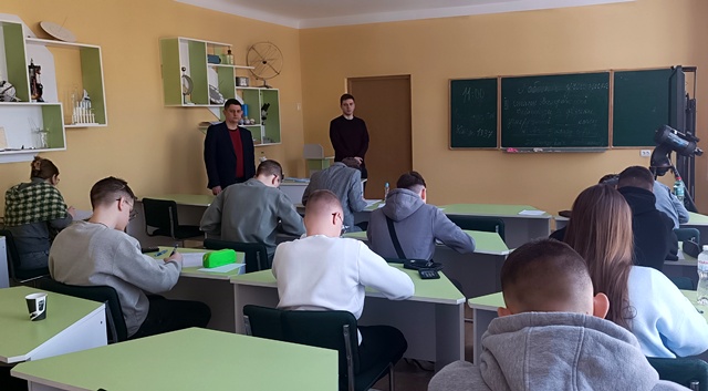  Учасники олімпіади (11 клас) під час виконання завдань